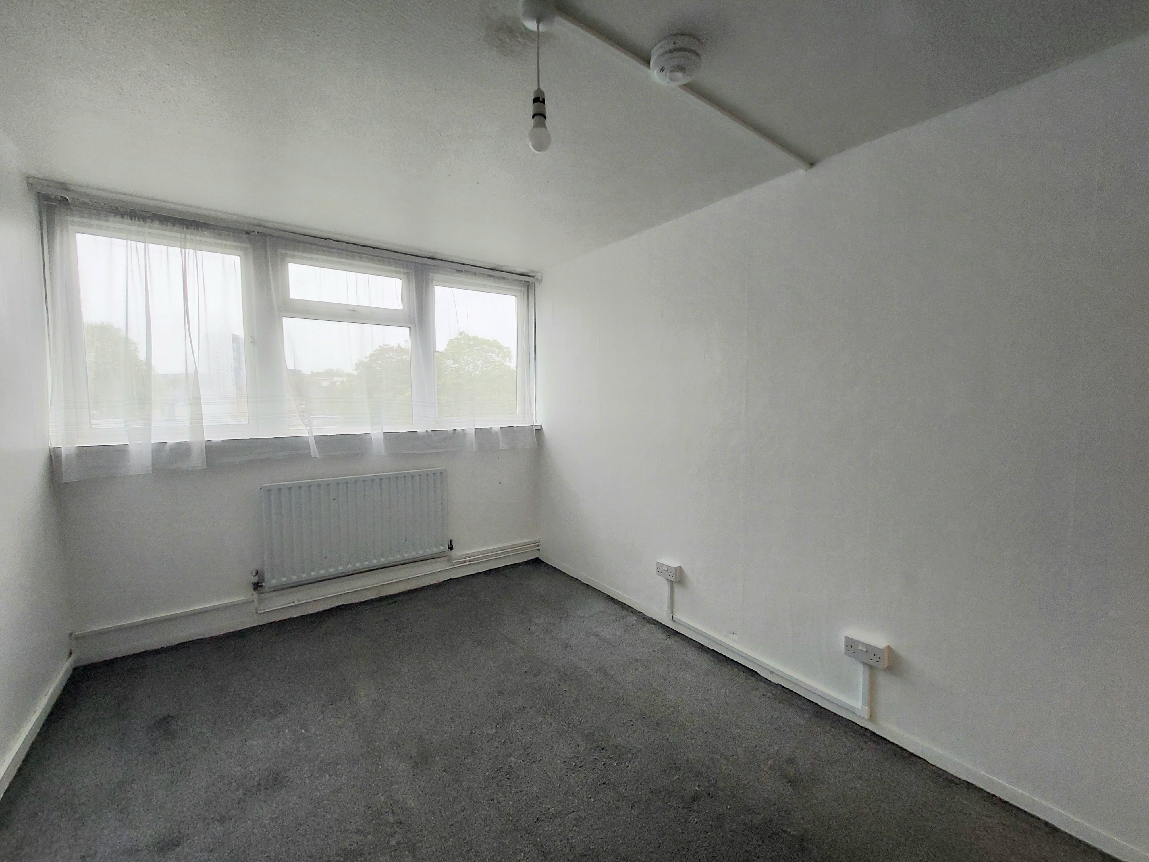 A spacious 3-Bed Flat, Colindale, ideal for couples or sharers - £1,200 PCM