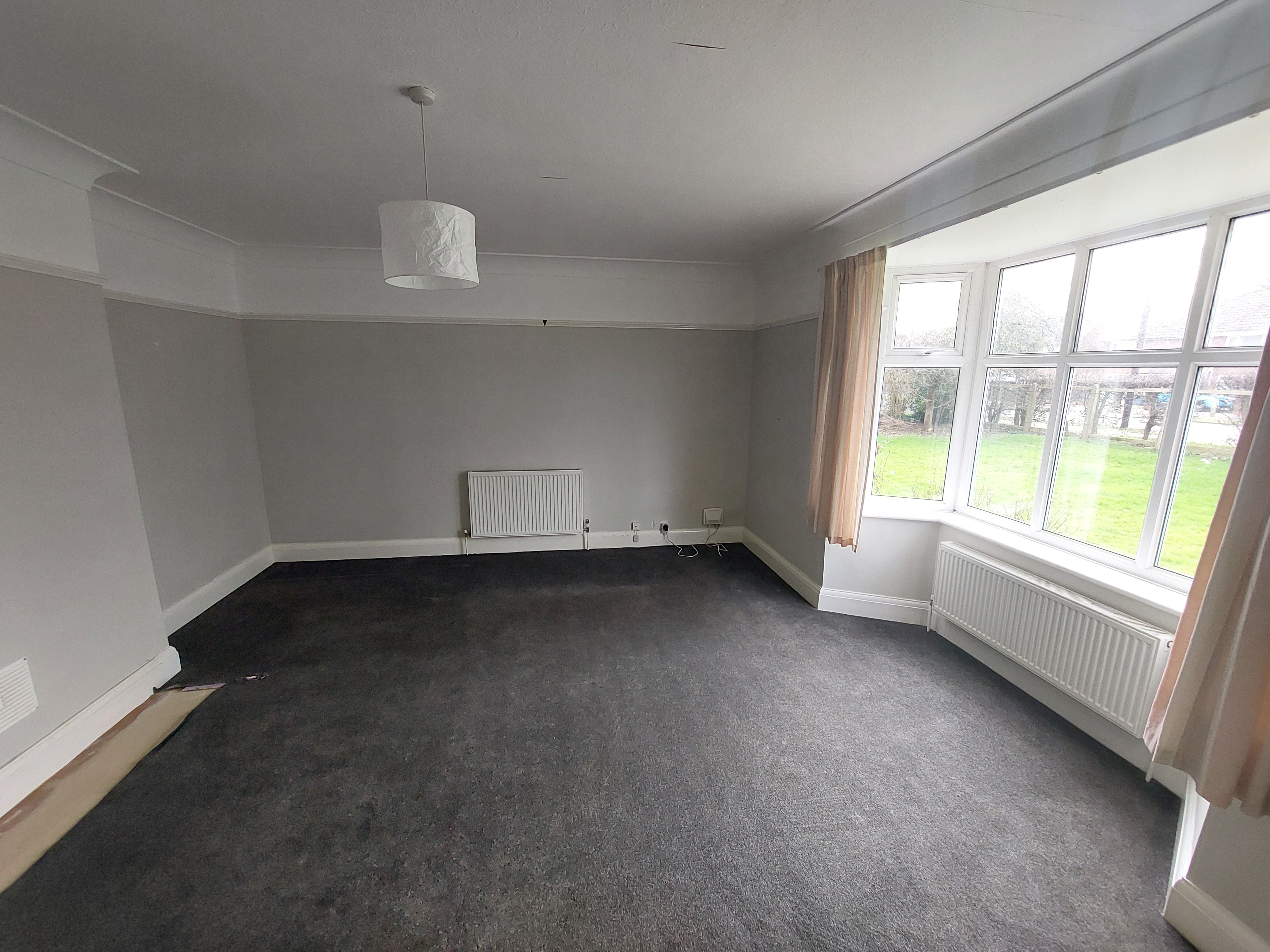 Large rooms in professional house share for £300 pcm!