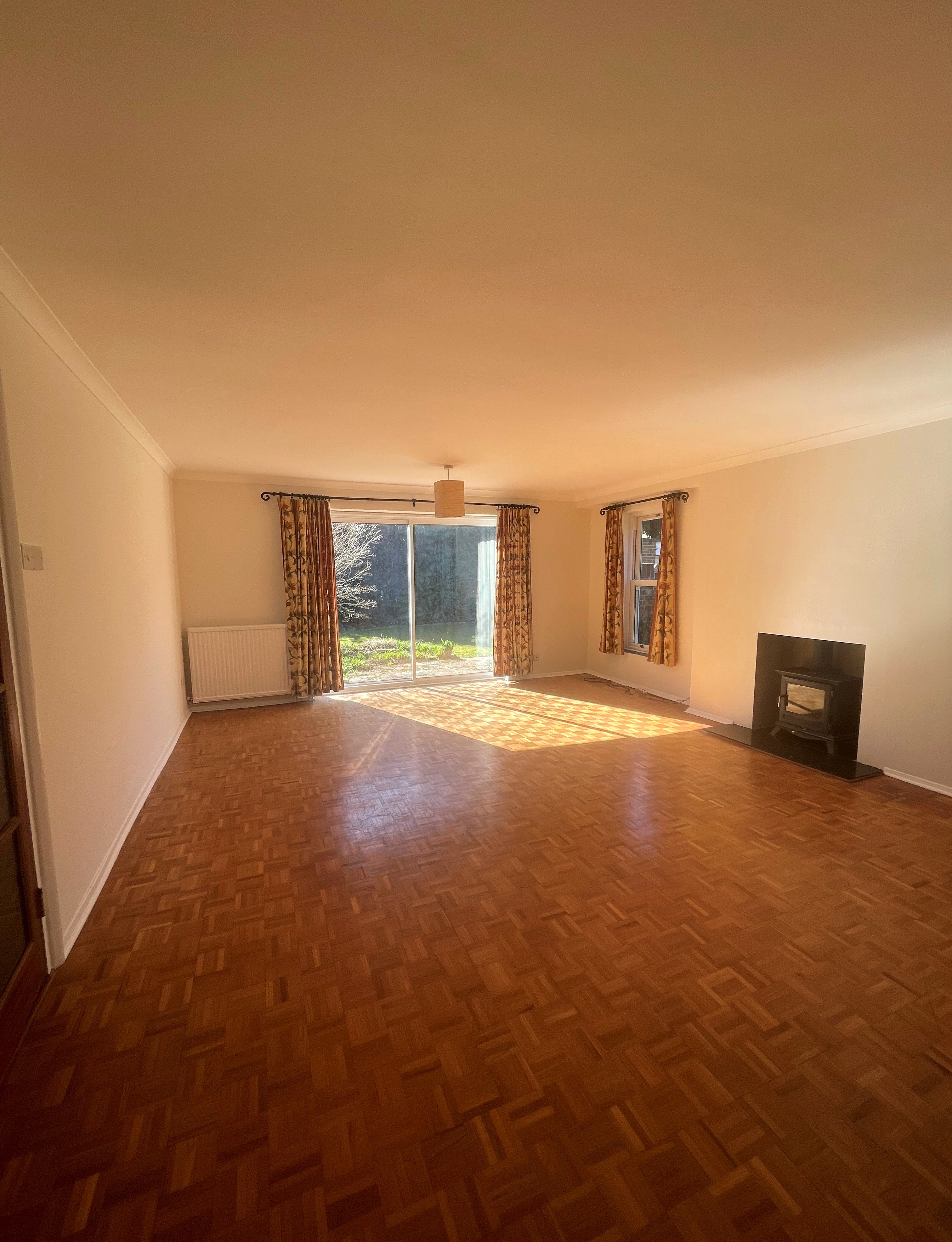 Charming vicarage , Slough, £1,500 PCM (excluding bills)