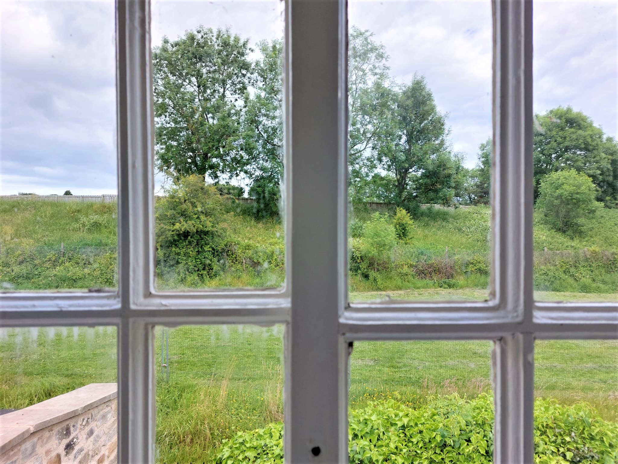 Vast rooms in stone cottage, with bills inc £375pcm