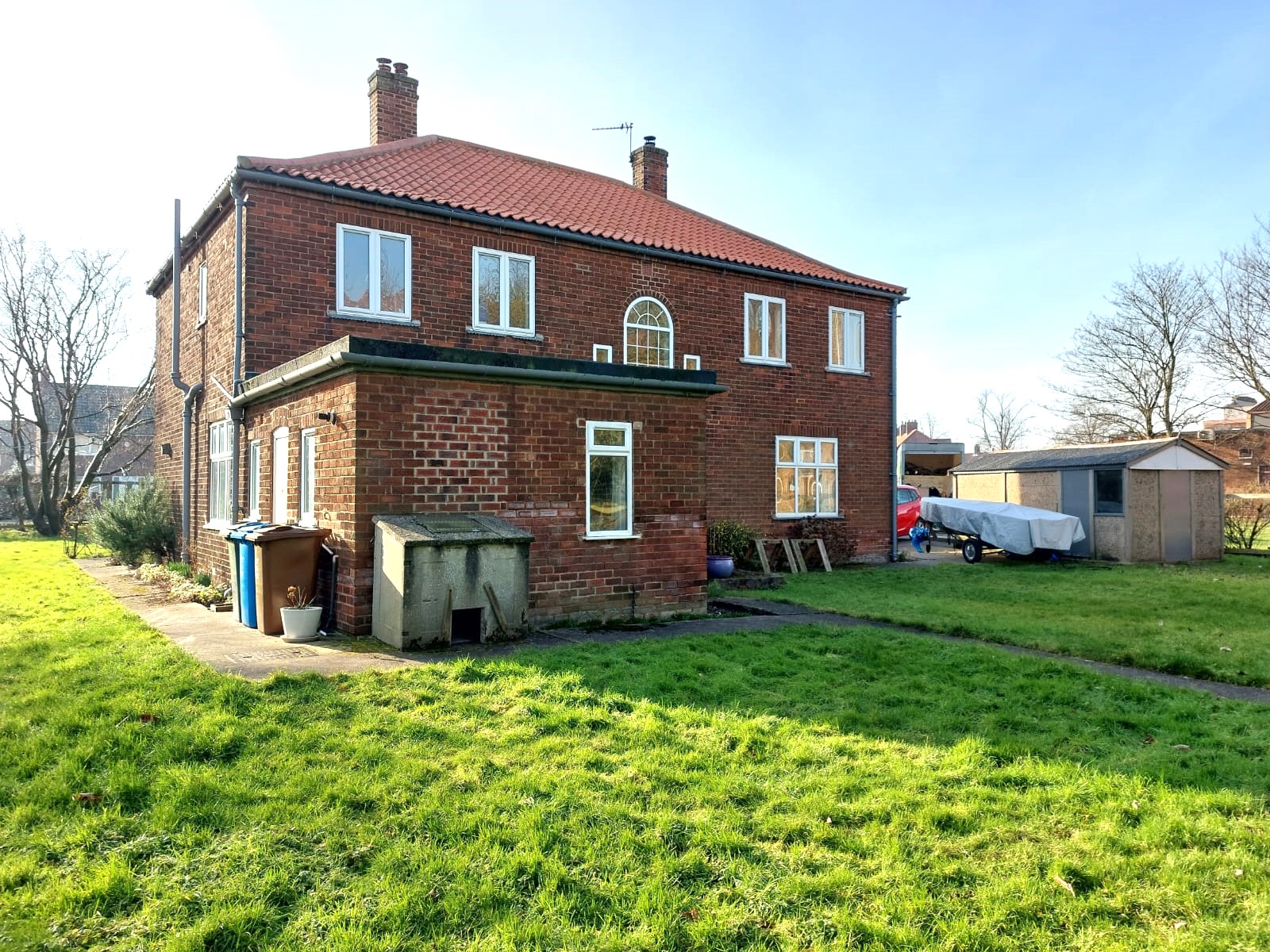 Large rooms in professional house share for £300 pcm!