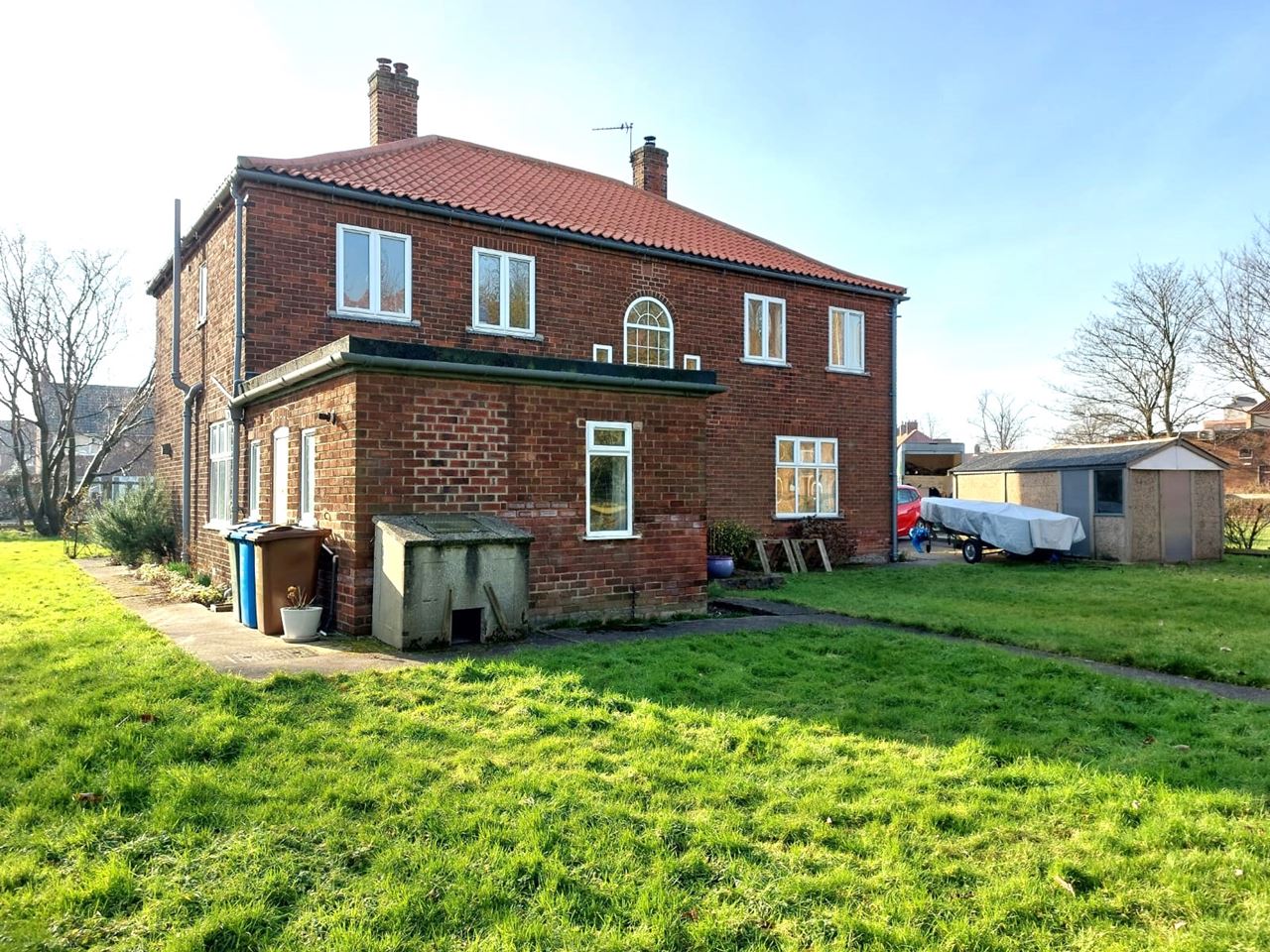 Large rooms in professional house share for £300 pcm!