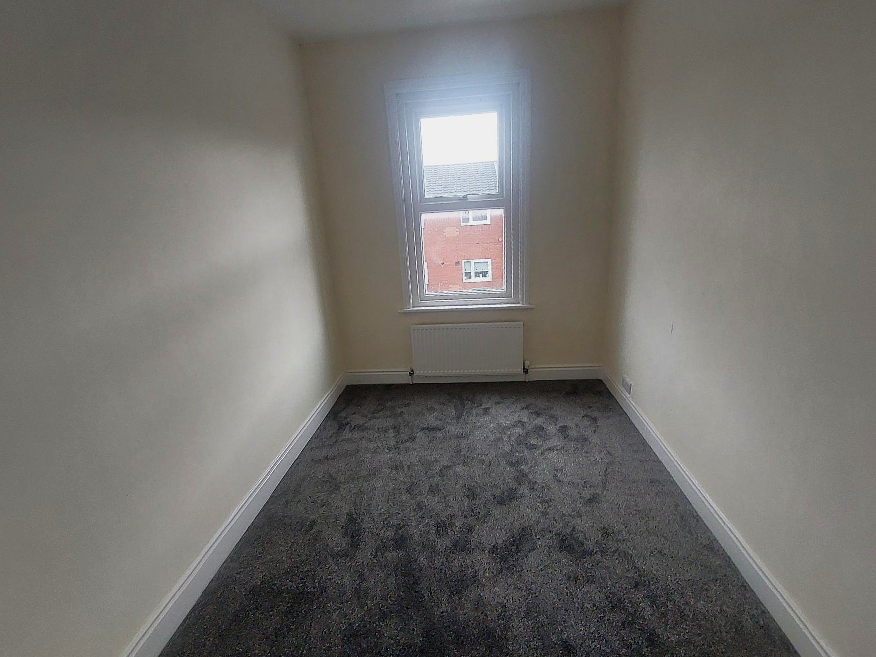 2 Bed flat in Walker with brand new carpets £425pcm