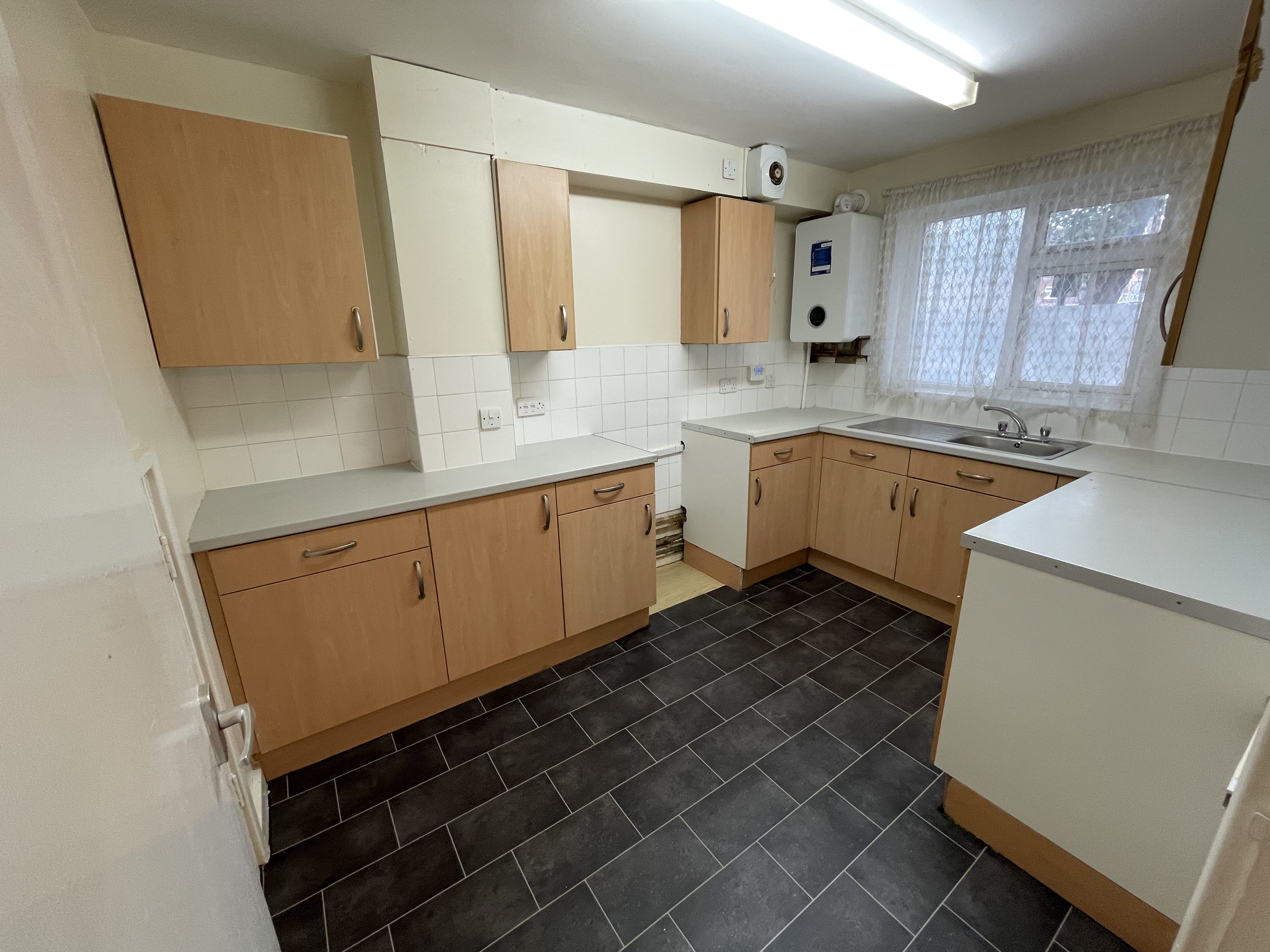 2 Bed house, Southall, £1,000 PCM