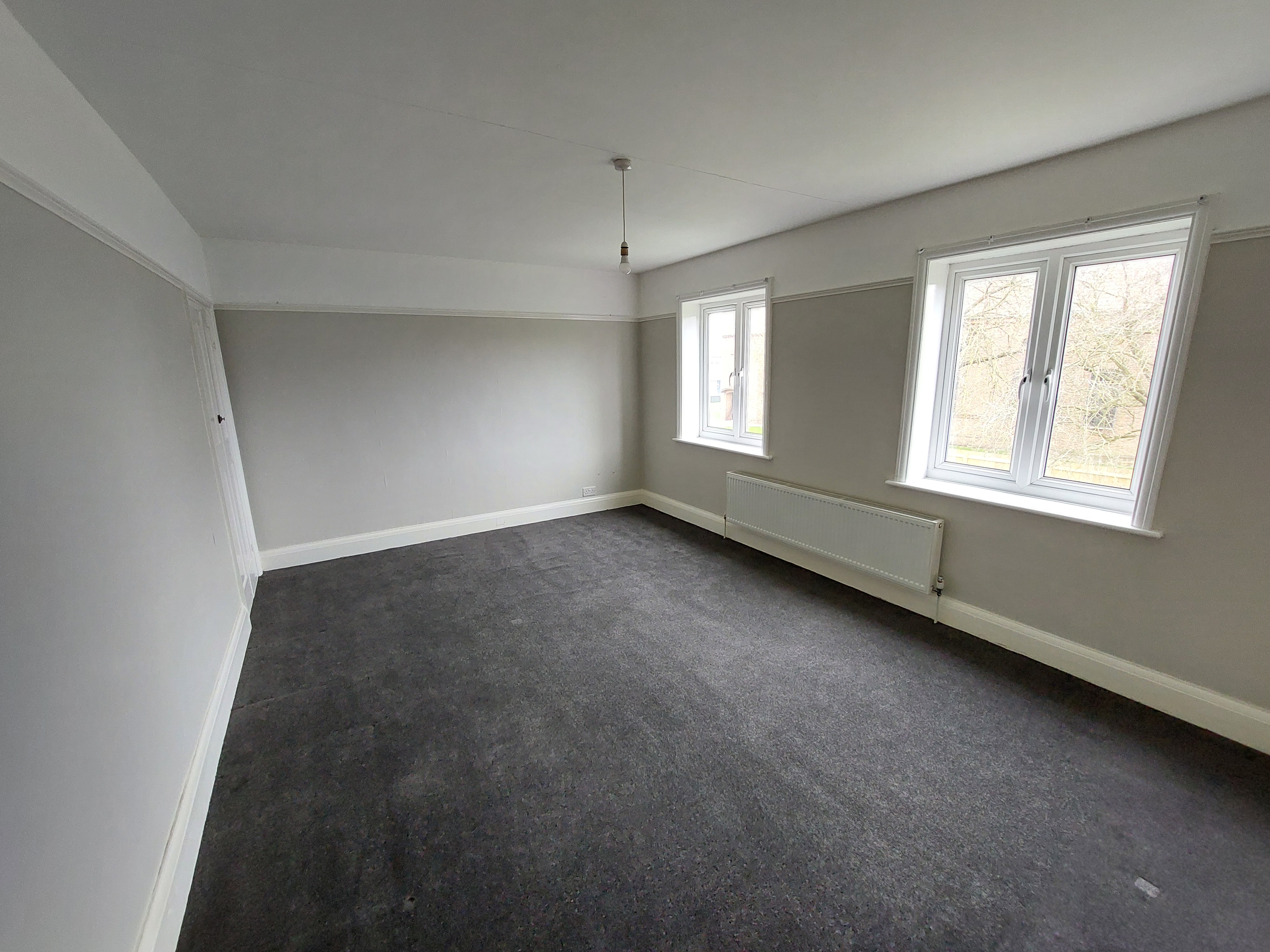 Large rooms in professional house share for £300 pcm!