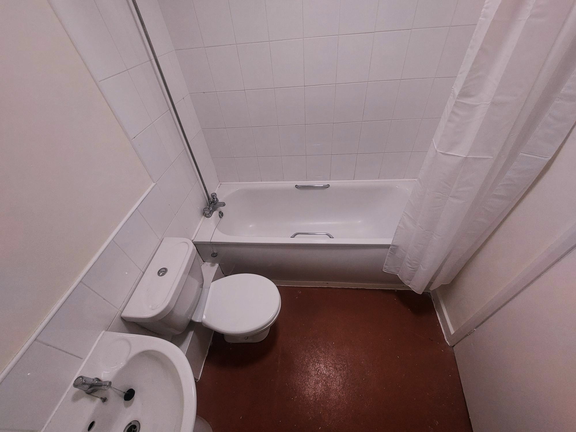 2 Bed flat in Walker with brand new carpets £425pcm