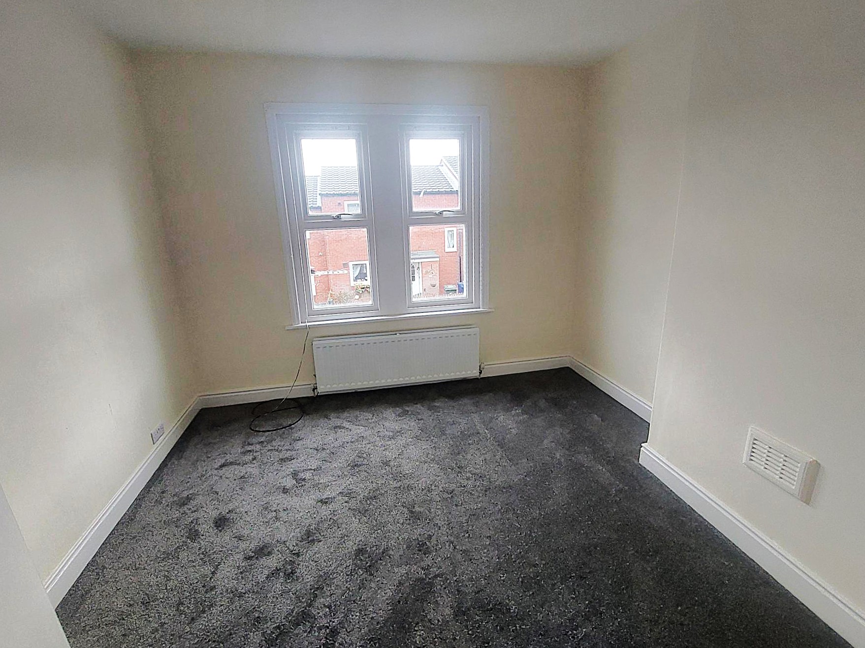 2 Bed flat in Walker with brand new carpets £425pcm