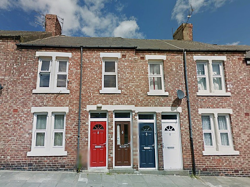 2 Bed flat in Walker with brand new carpets £425pcm