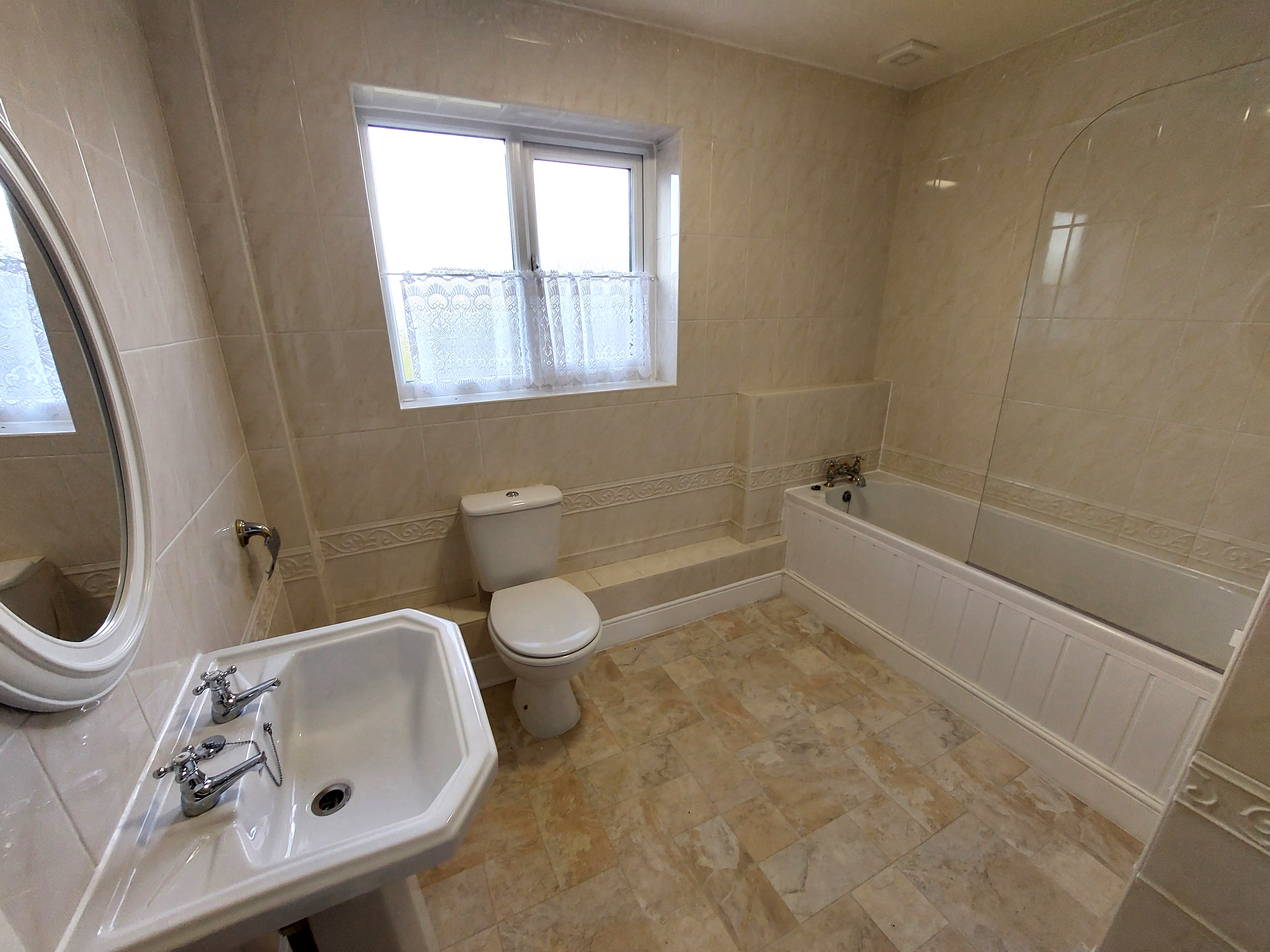 “Affordable Rooms in Stunning Yarm Village – Bills Included!”