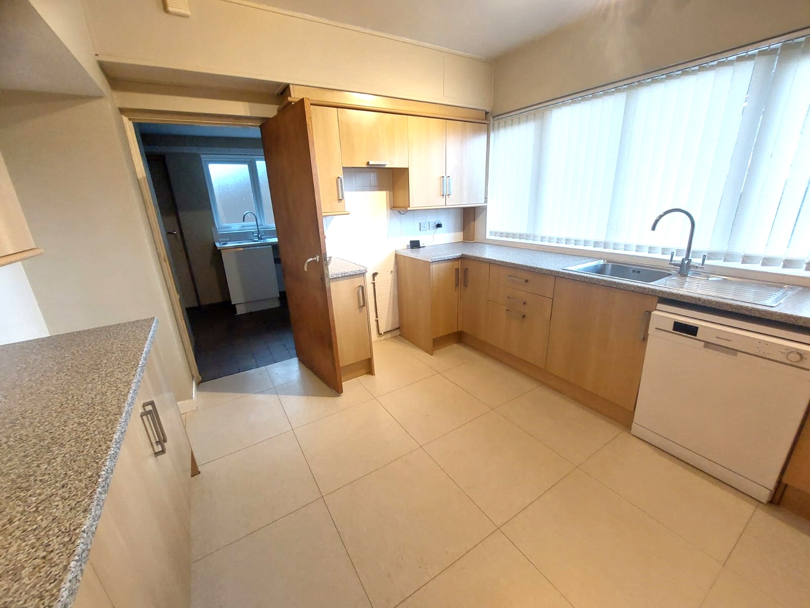 Rooms from £350 PCM Inc bills in Rowley Regis