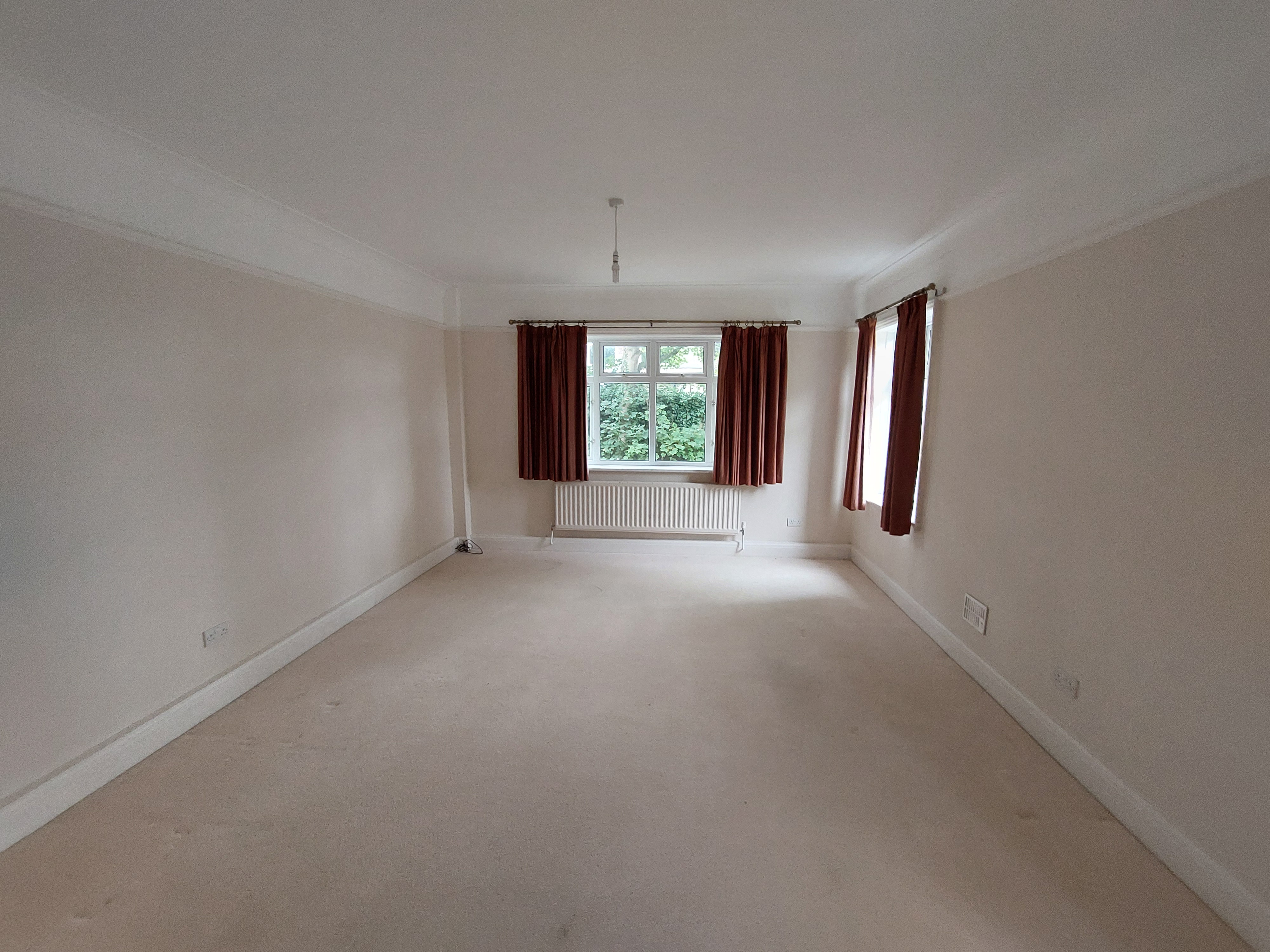 “Spacious, Low-Cost Selby Rooms with Garden, Parking & Bills Inc”