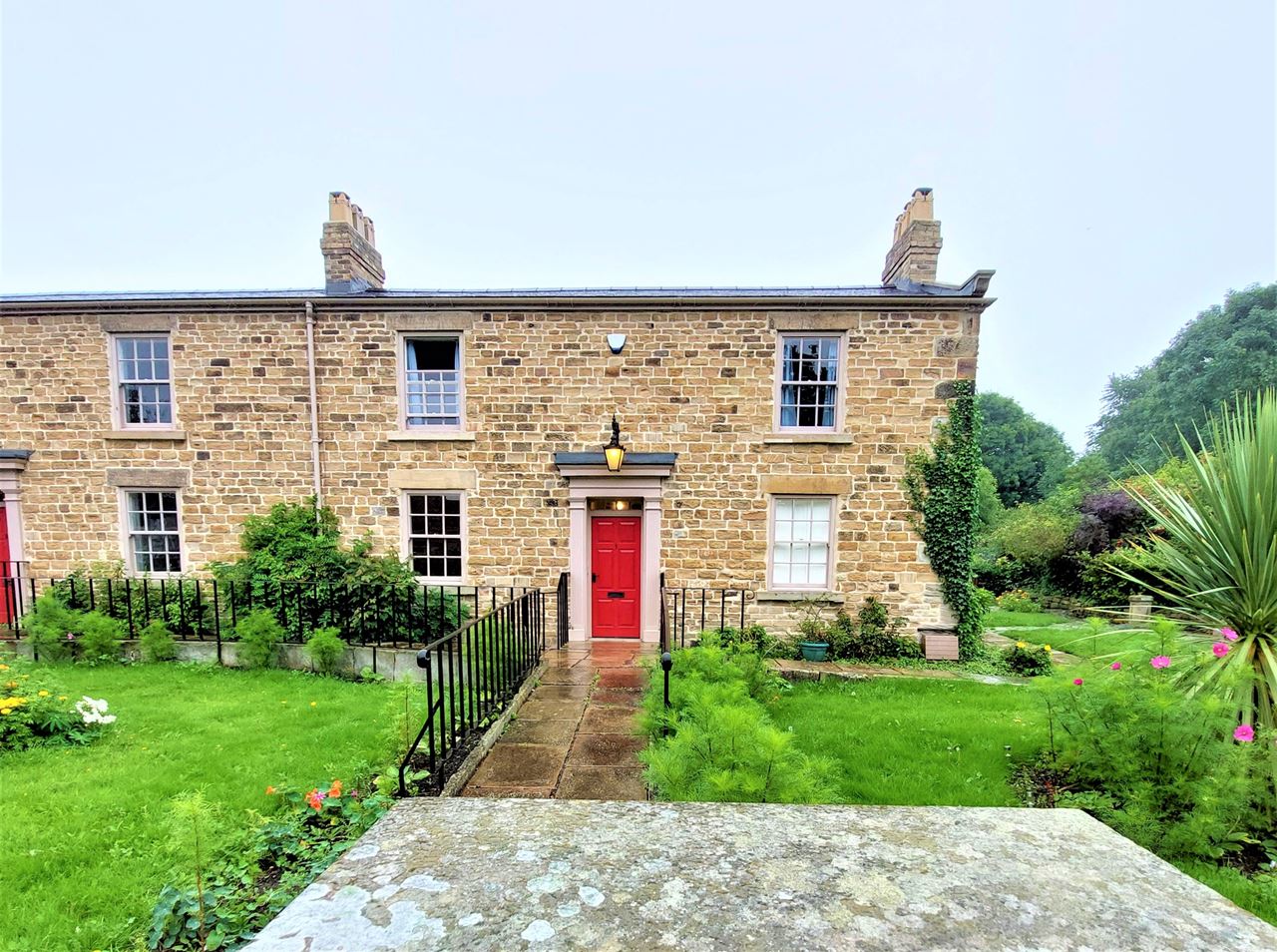 Vast rooms in stone cottage, with bills inc £375pcm