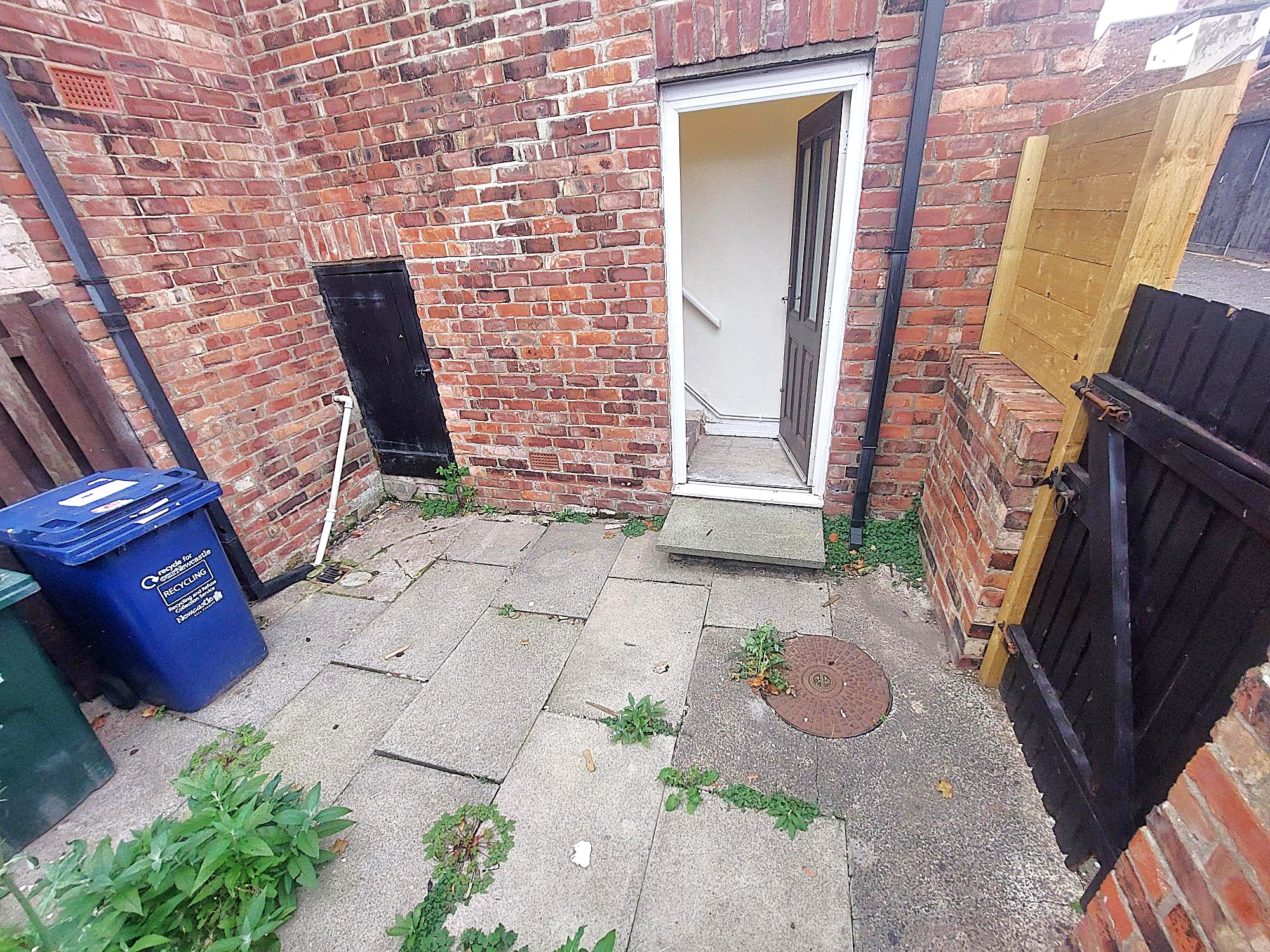 2 Bed flat in Walker with brand new carpets £425pcm