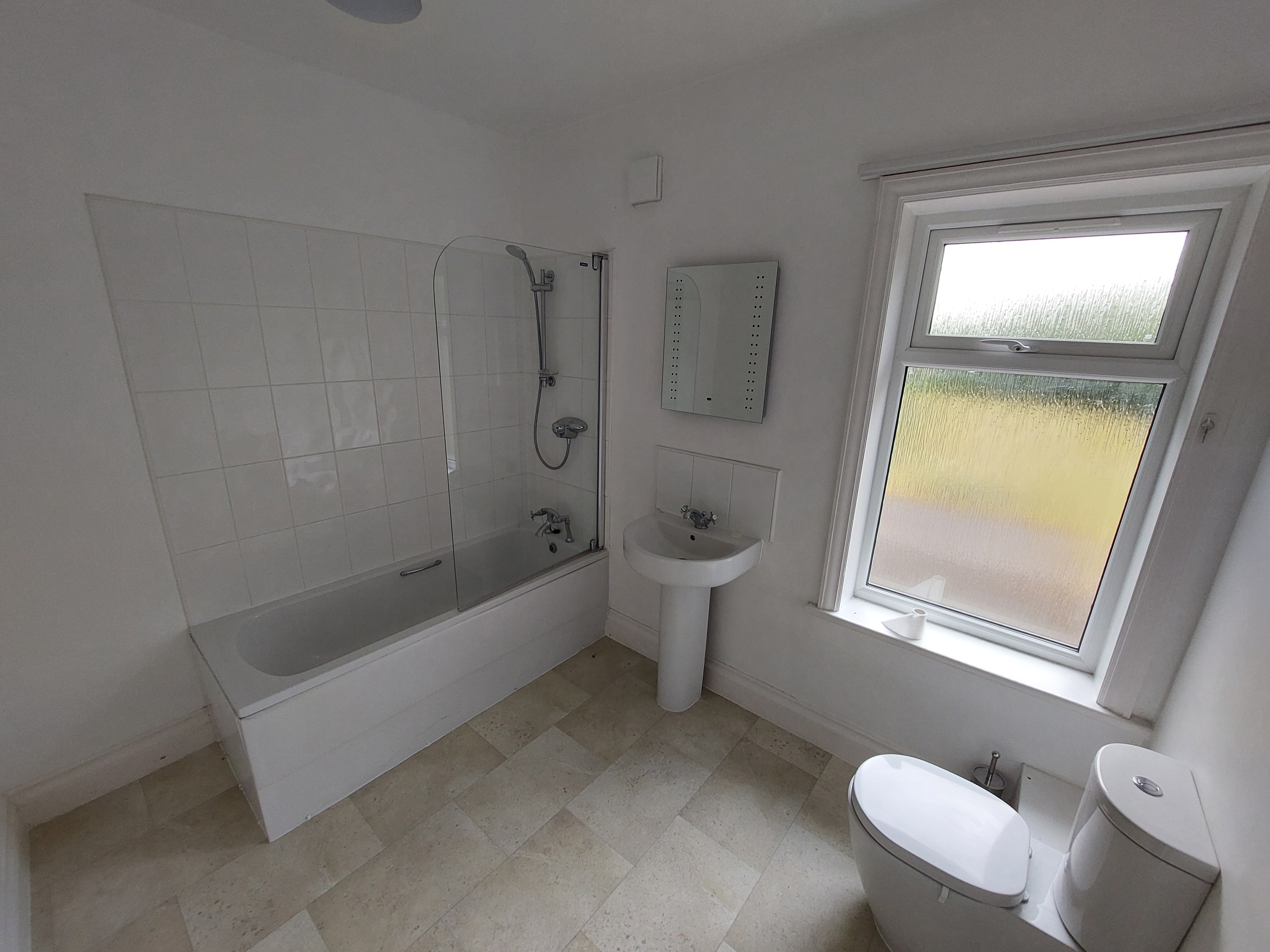 “Spacious, Low-Cost Selby Rooms with Garden, Parking & Bills Inc”