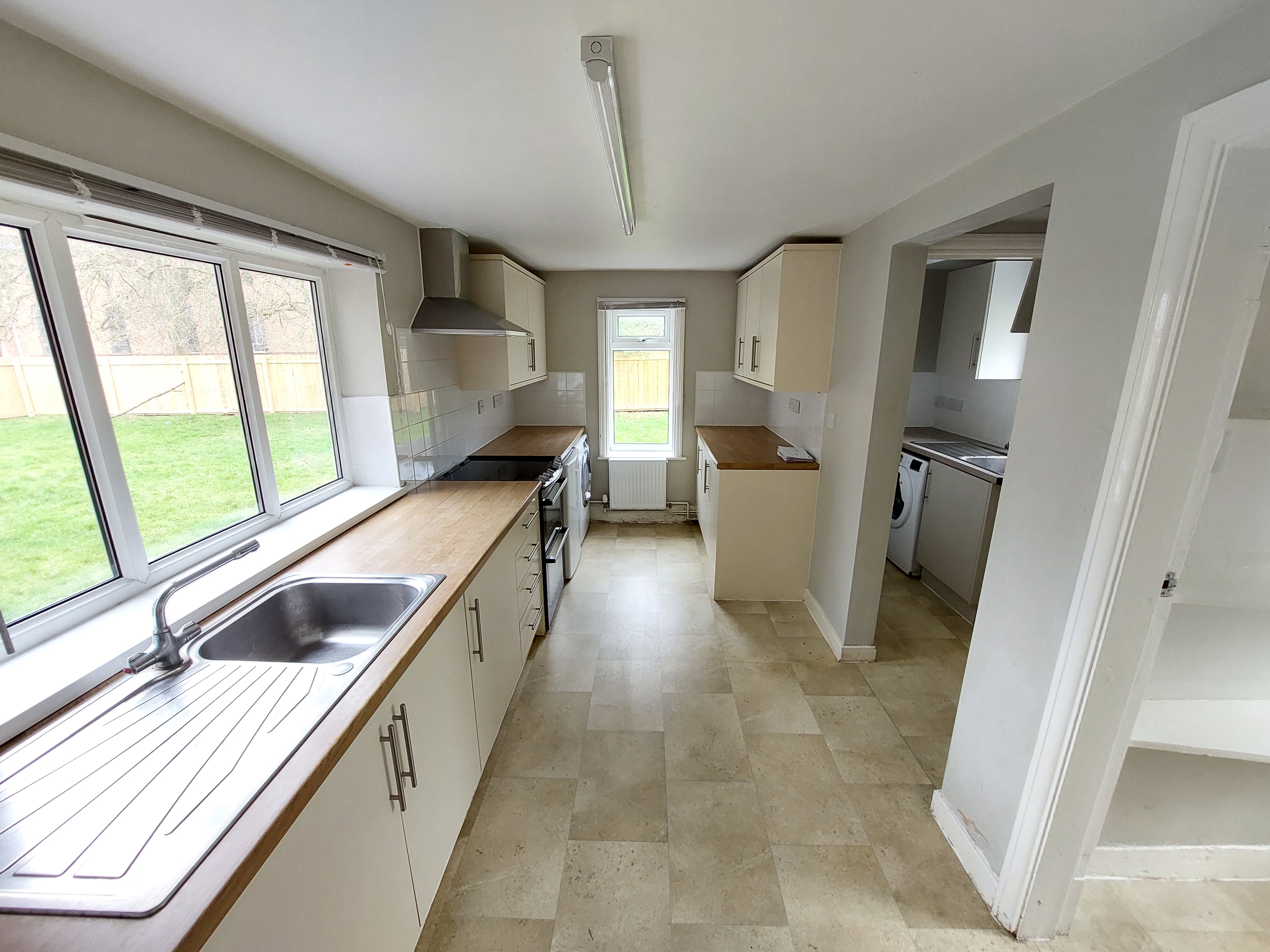 Large rooms in professional house share for £300 pcm!