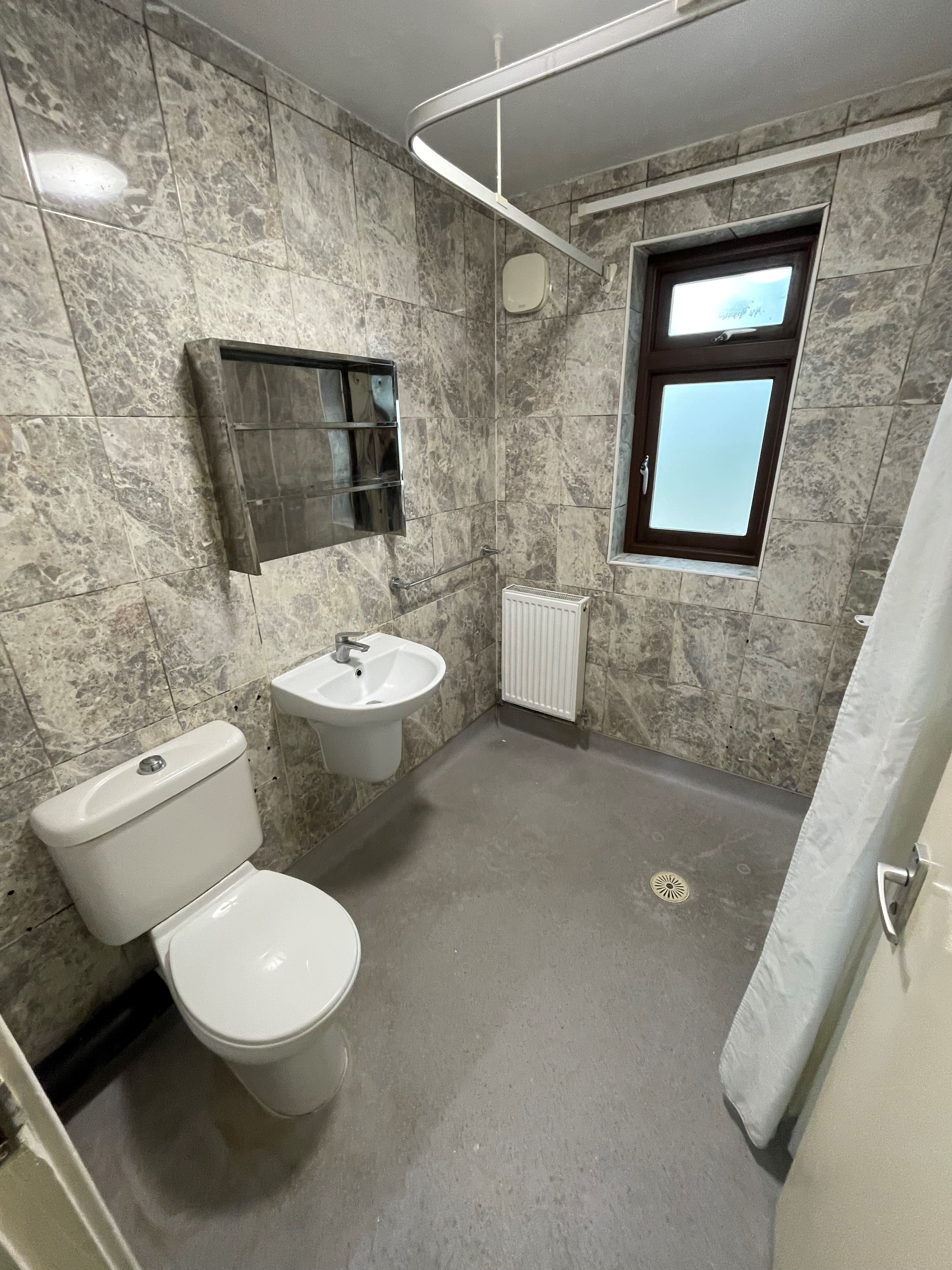 2 Bed house, Southall, £1,000 PCM